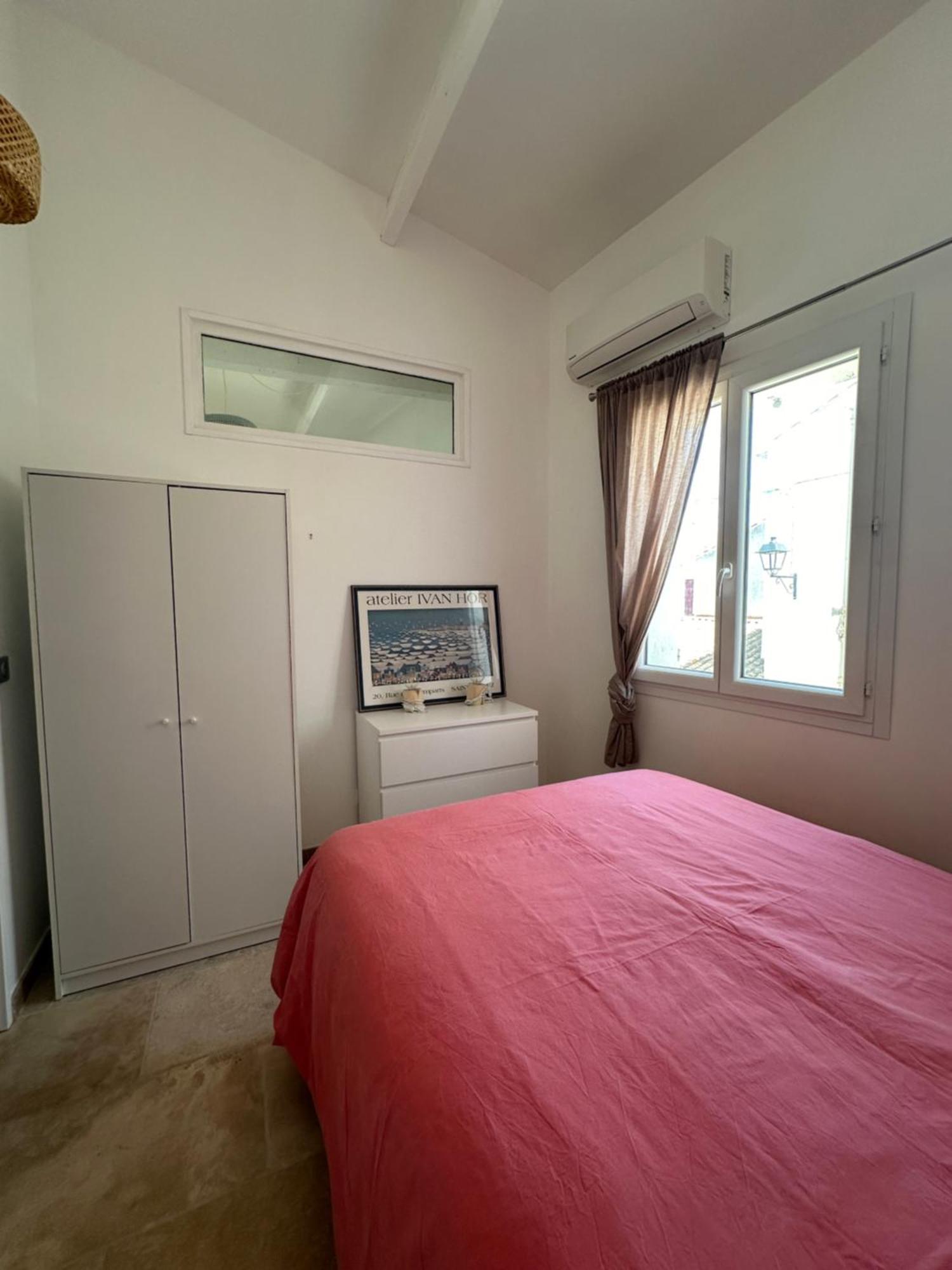 Appartement Avec Vue Sur L Eglise Des Saintes Kültér fotó
